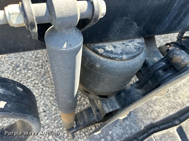 image for item ER8968 2012 Peterbilt 587 semi truck