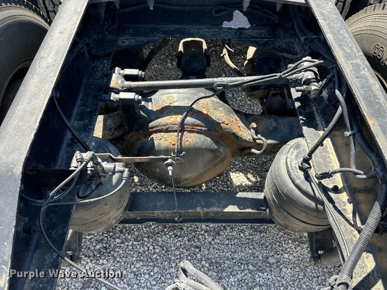 image for item ER8968 2012 Peterbilt 587 semi truck