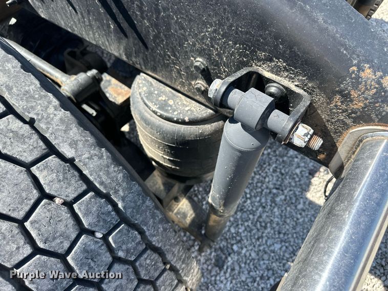 image for item ER8968 2012 Peterbilt 587 semi truck