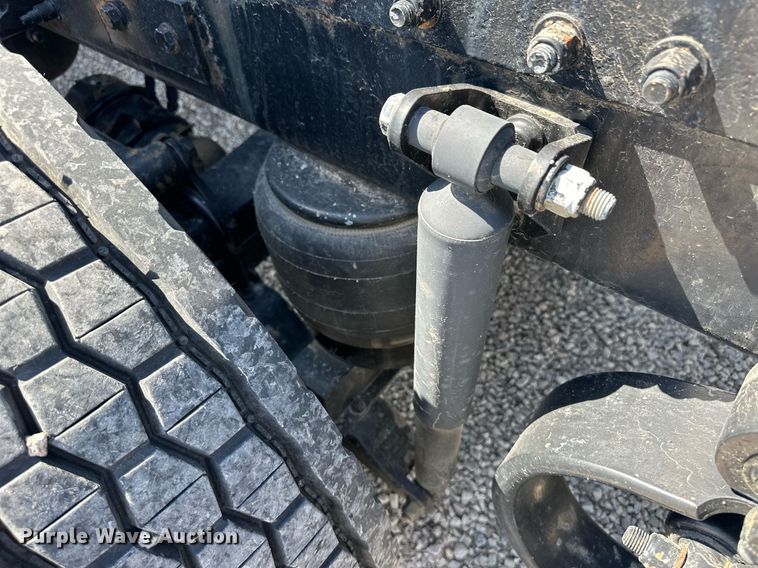 image for item ER8968 2012 Peterbilt 587 semi truck