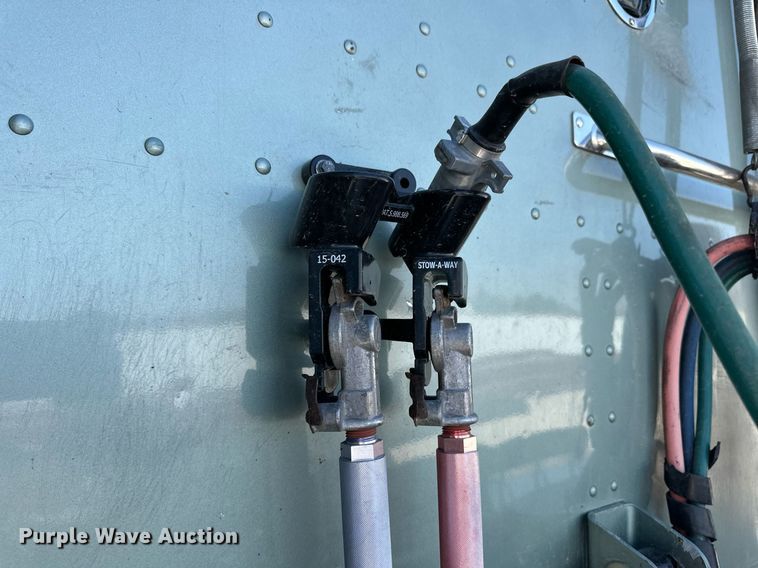 image for item ER8968 2012 Peterbilt 587 semi truck