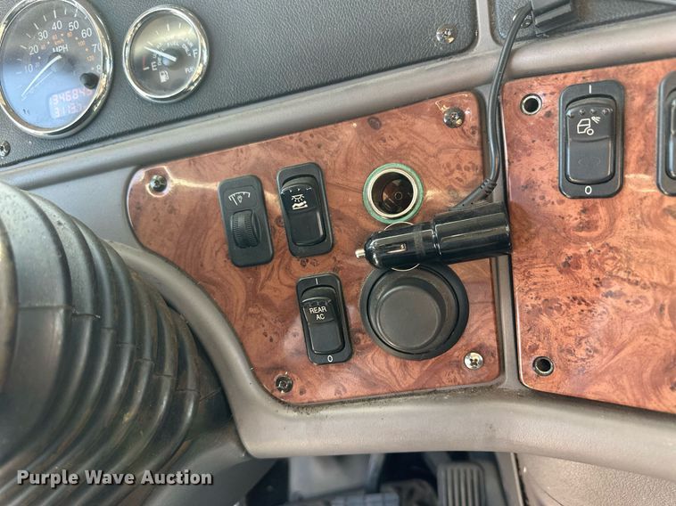 image for item ER8968 2012 Peterbilt 587 semi truck