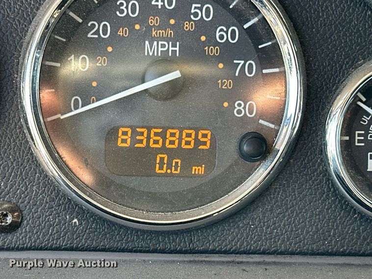 image for item ER8968 2012 Peterbilt 587 semi truck