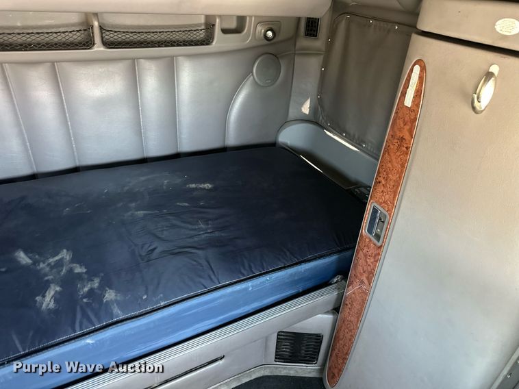 image for item ER8968 2012 Peterbilt 587 semi truck