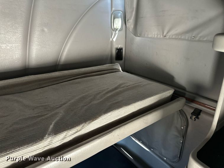 image for item ER8968 2012 Peterbilt 587 semi truck