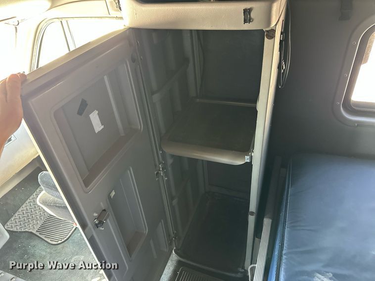 image for item ER8968 2012 Peterbilt 587 semi truck