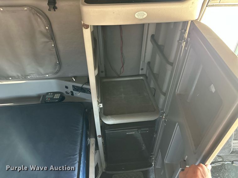 image for item ER8968 2012 Peterbilt 587 semi truck