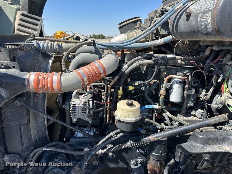 image for item ER8968 2012 Peterbilt 587 semi truck