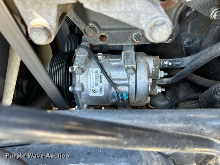 image for item ER8968 2012 Peterbilt 587 semi truck