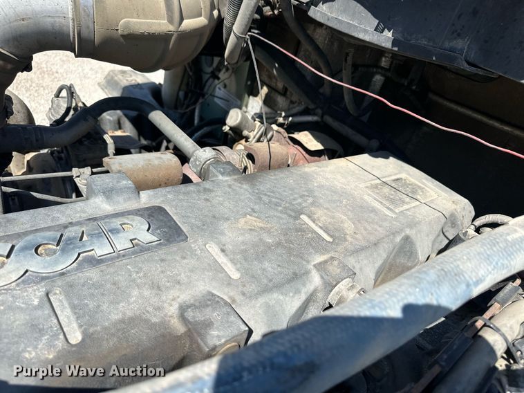 image for item ER8968 2012 Peterbilt 587 semi truck