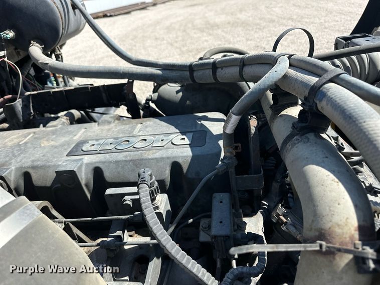 image for item ER8968 2012 Peterbilt 587 semi truck