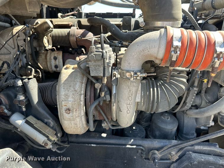 image for item ER8968 2012 Peterbilt 587 semi truck