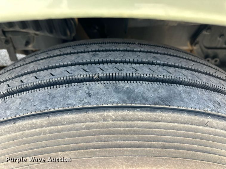 image for item ER8968 2012 Peterbilt 587 semi truck