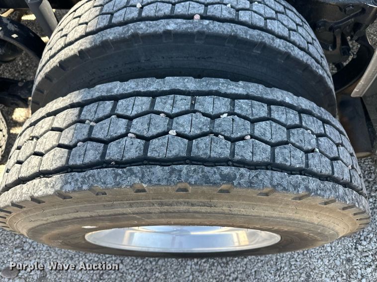 image for item ER8968 2012 Peterbilt 587 semi truck