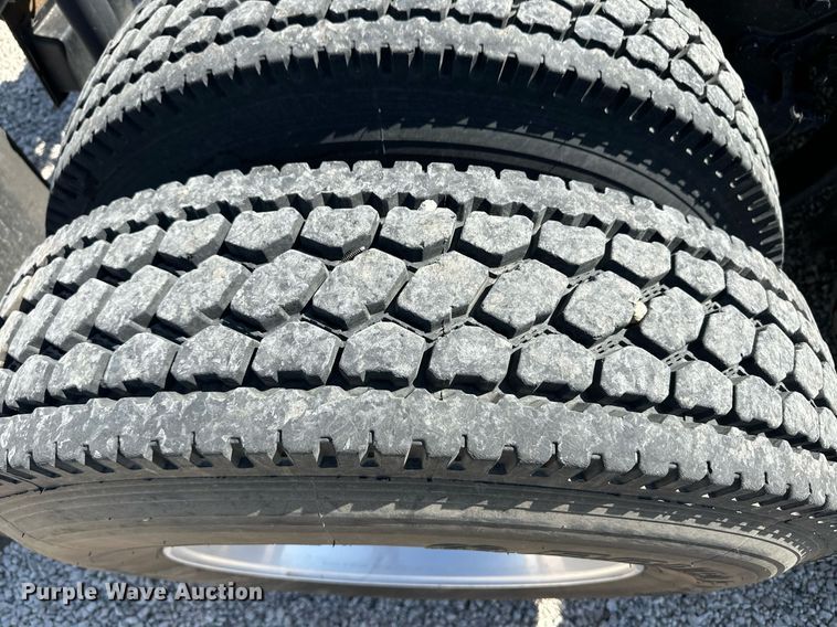 image for item ER8968 2012 Peterbilt 587 semi truck