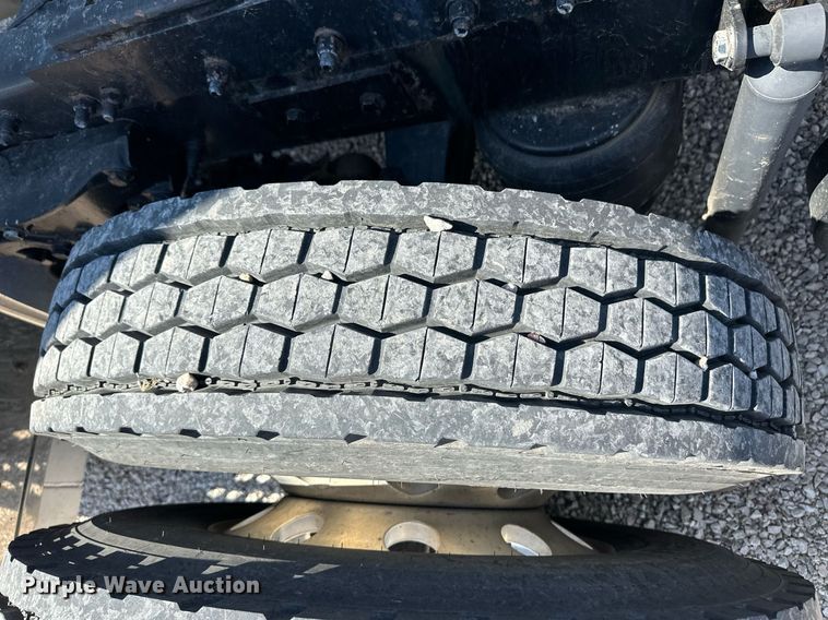 image for item ER8968 2012 Peterbilt 587 semi truck