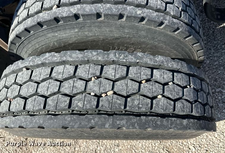 image for item ER8968 2012 Peterbilt 587 semi truck