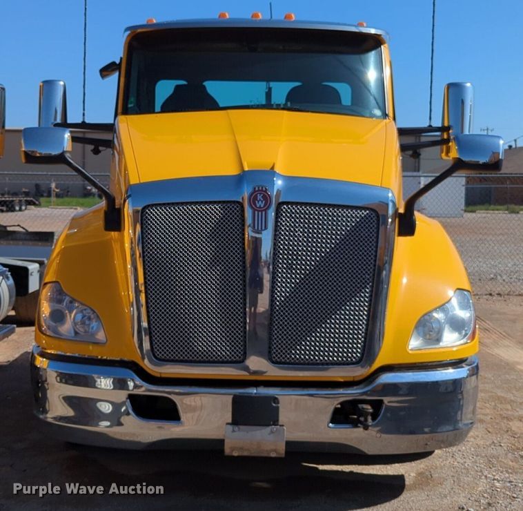image for item NG9417 2021 Kenworth T680 semi truck