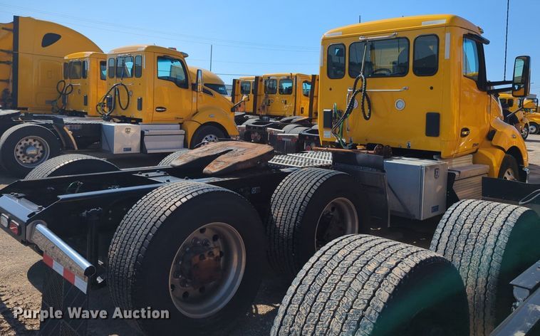 image for item NG9417 2021 Kenworth T680 semi truck