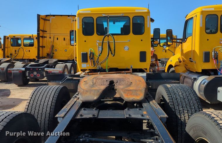 image for item NG9417 2021 Kenworth T680 semi truck