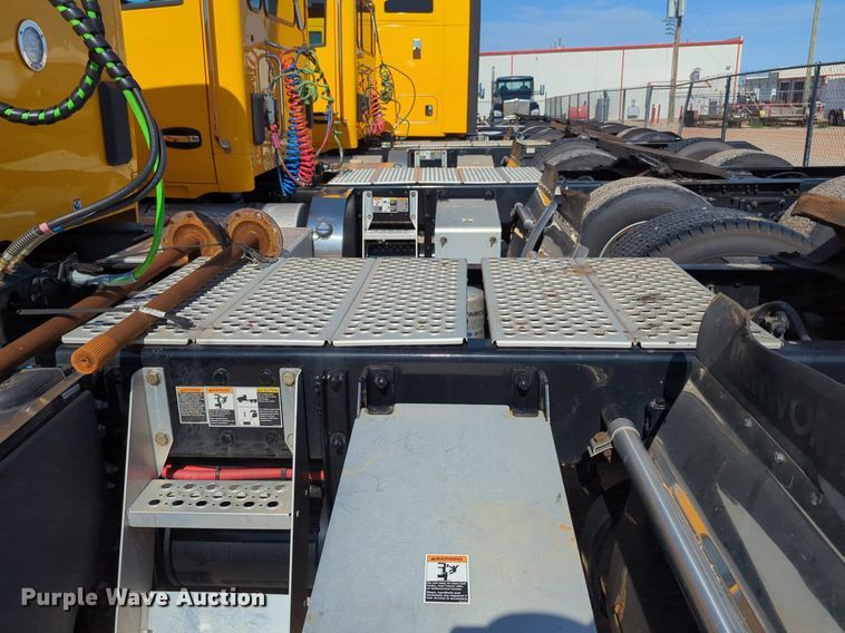image for item NG9417 2021 Kenworth T680 semi truck