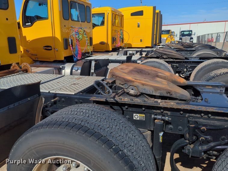 image for item NG9417 2021 Kenworth T680 semi truck