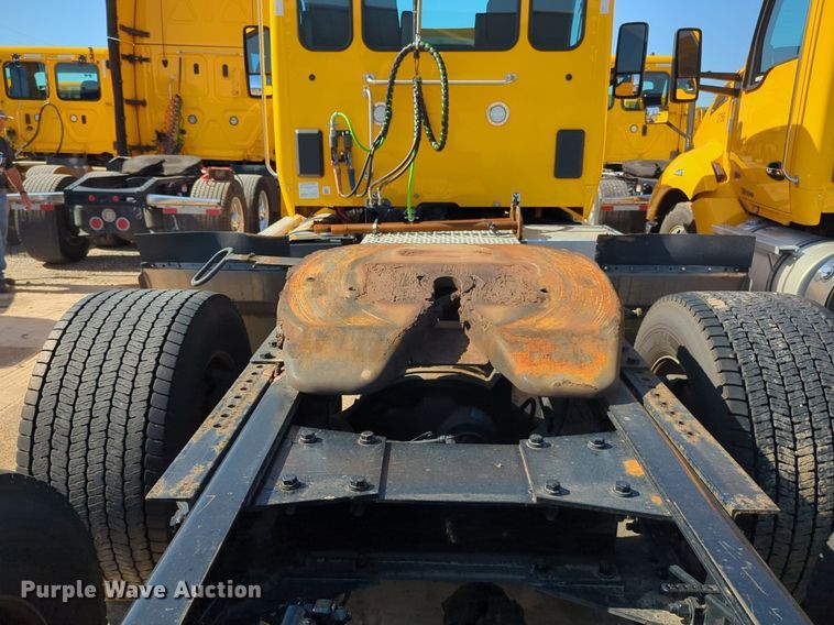 image for item NG9417 2021 Kenworth T680 semi truck