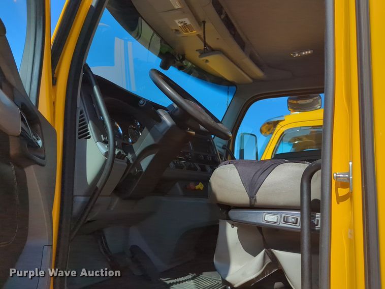 image for item NG9417 2021 Kenworth T680 semi truck