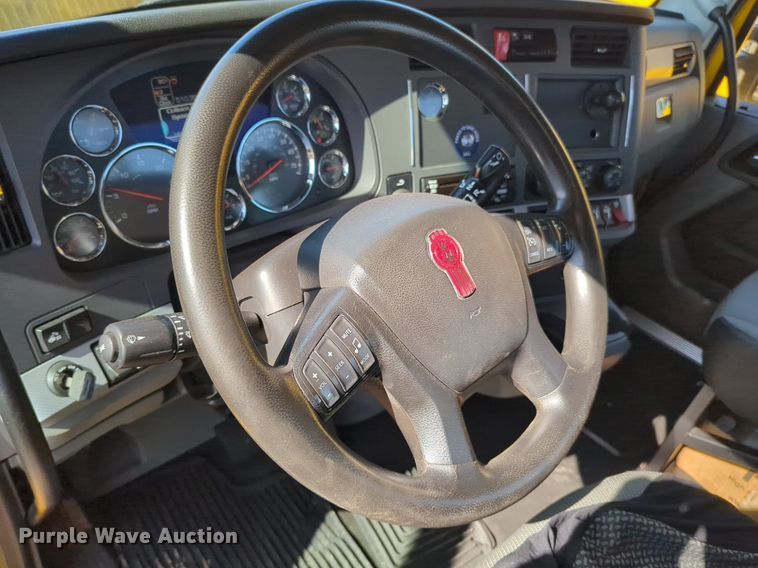 image for item NG9417 2021 Kenworth T680 semi truck
