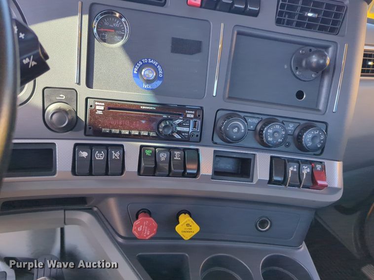 image for item NG9417 2021 Kenworth T680 semi truck