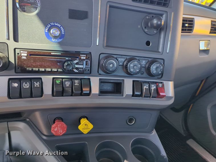image for item NG9417 2021 Kenworth T680 semi truck
