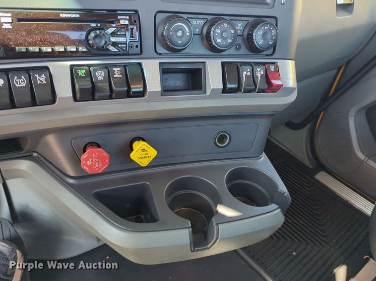 image for item NG9417 2021 Kenworth T680 semi truck