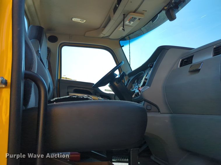 image for item NG9417 2021 Kenworth T680 semi truck