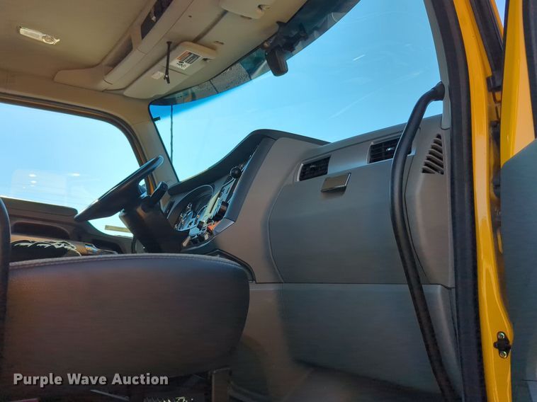 image for item NG9417 2021 Kenworth T680 semi truck