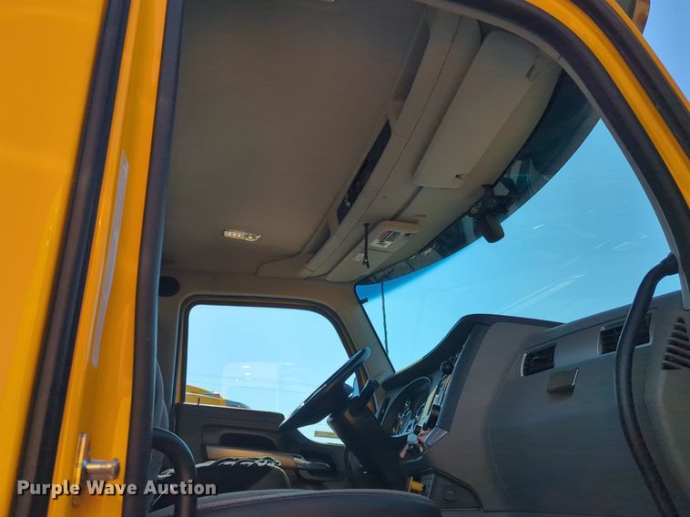 image for item NG9417 2021 Kenworth T680 semi truck