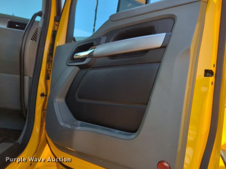 image for item NG9417 2021 Kenworth T680 semi truck