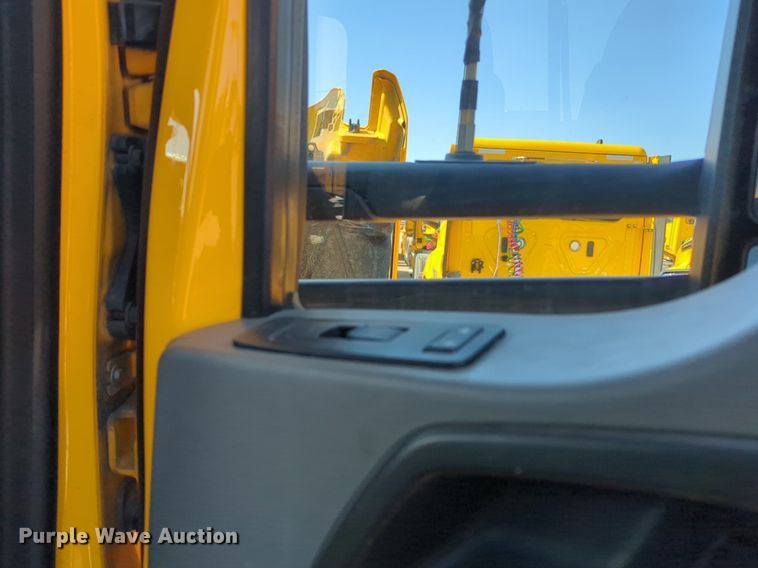 image for item NG9417 2021 Kenworth T680 semi truck