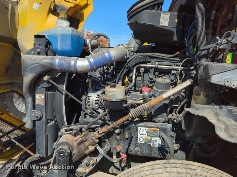 image for item NG9417 2021 Kenworth T680 semi truck