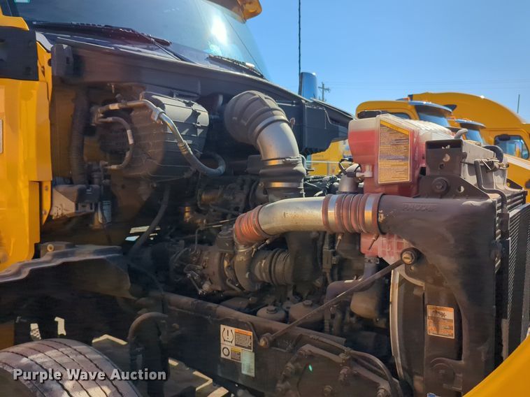 image for item NG9417 2021 Kenworth T680 semi truck