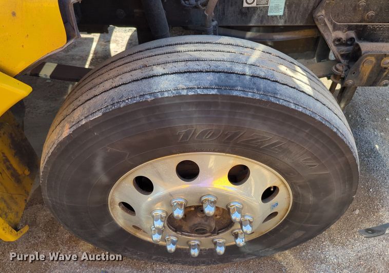 image for item NG9417 2021 Kenworth T680 semi truck