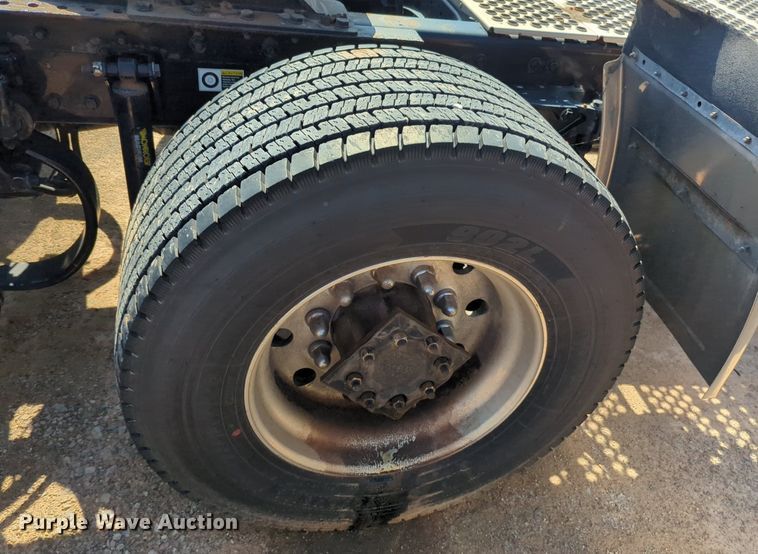 image for item NG9417 2021 Kenworth T680 semi truck