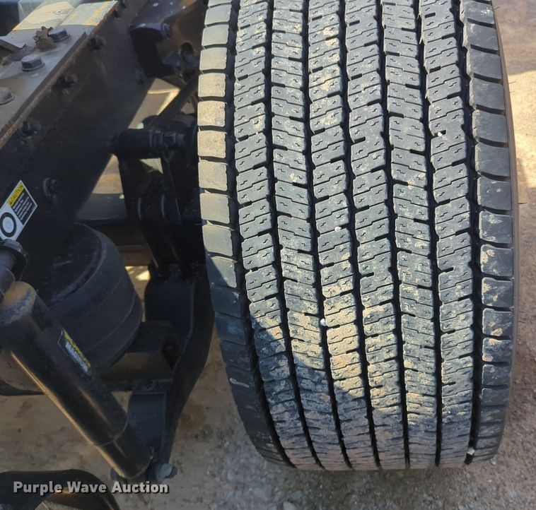 image for item NG9417 2021 Kenworth T680 semi truck