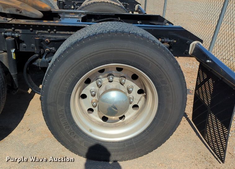 image for item NG9417 2021 Kenworth T680 semi truck