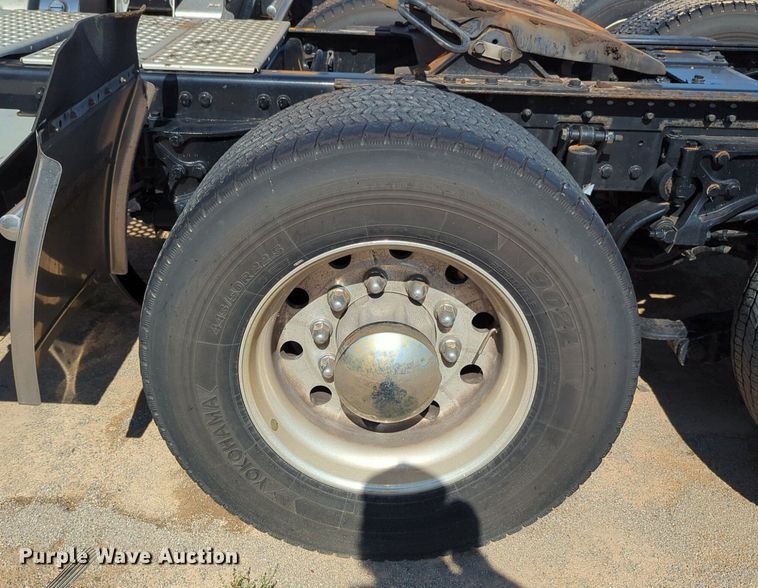 image for item NG9417 2021 Kenworth T680 semi truck