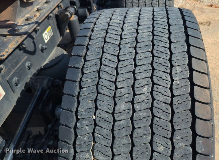 image for item NG9417 2021 Kenworth T680 semi truck