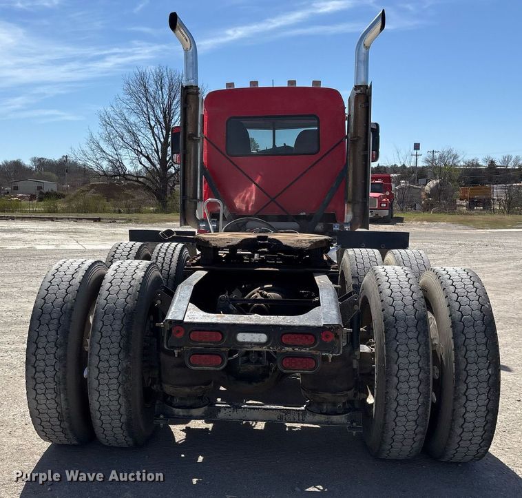 image for item OB9517 2013 Mack CHU613 semi truck