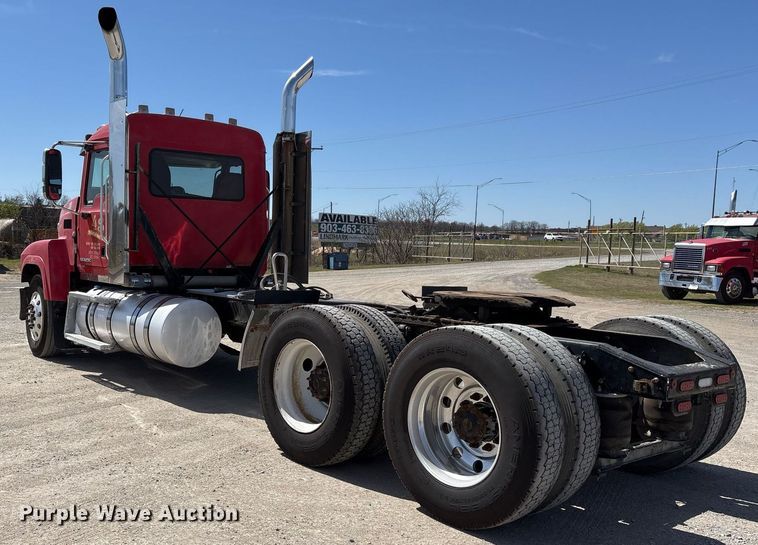 image for item OB9517 2013 Mack CHU613 semi truck