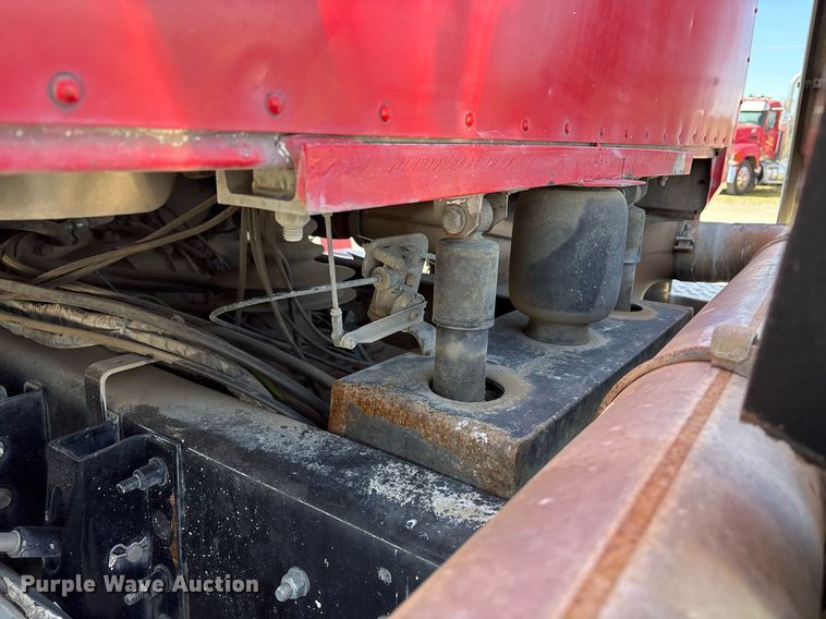 image for item OB9517 2013 Mack CHU613 semi truck