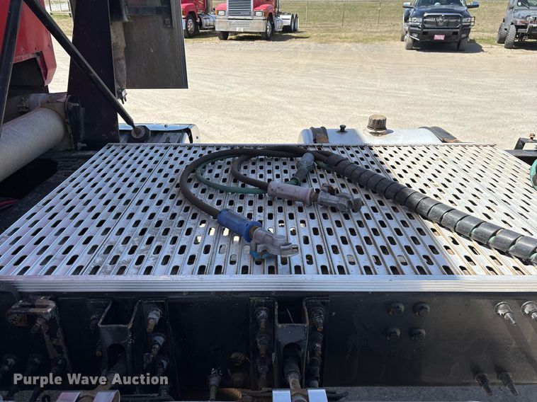 image for item OB9517 2013 Mack CHU613 semi truck