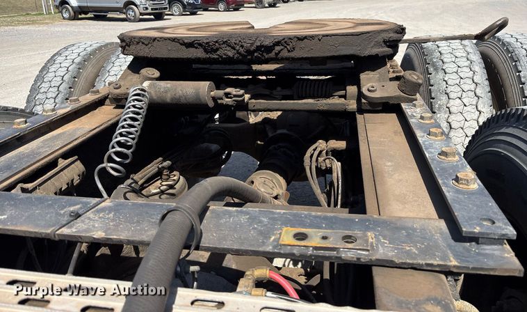 image for item OB9517 2013 Mack CHU613 semi truck